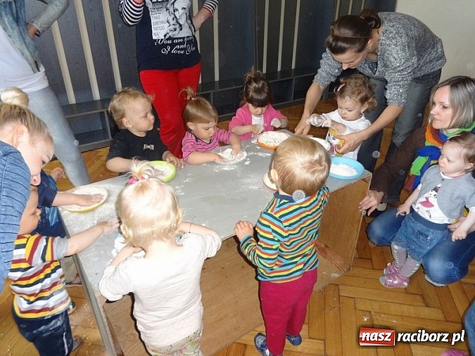 Zdjęcie w galerii na portalu naszraciborz.pl: Odkrywaj świat i korzystaj z jego oferty wiadomości z regionu