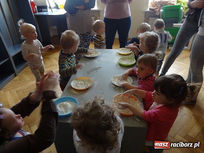 Zdjęcie w galerii na portalu naszraciborz.pl: Odkrywaj świat i korzystaj z jego oferty wiadomości z regionu