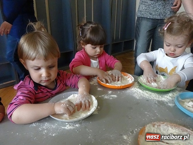 Zdjęcie w galerii na portalu naszraciborz.pl: Odkrywaj świat i korzystaj z jego oferty wiadomości z regionu