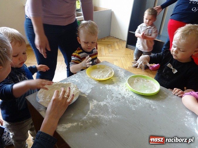 Zdjęcie w galerii na portalu naszraciborz.pl: Odkrywaj świat i korzystaj z jego oferty wiadomości z regionu