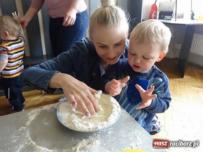 Zdjęcie w galerii na portalu naszraciborz.pl: Odkrywaj świat i korzystaj z jego oferty wiadomości z regionu