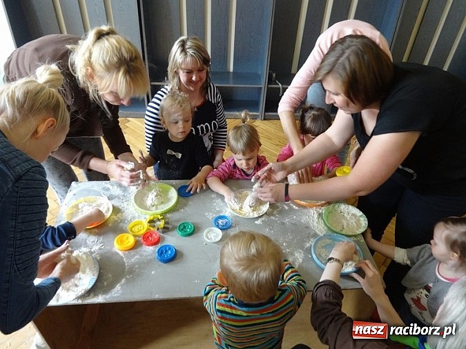 Zdjęcie w galerii na portalu naszraciborz.pl: Odkrywaj świat i korzystaj z jego oferty wiadomości z regionu