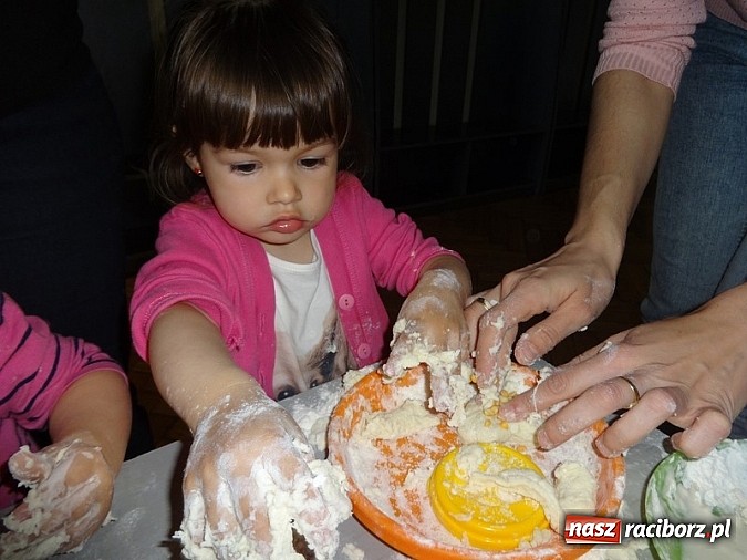 Zdjęcie w galerii na portalu naszraciborz.pl: Odkrywaj świat i korzystaj z jego oferty wiadomości z regionu