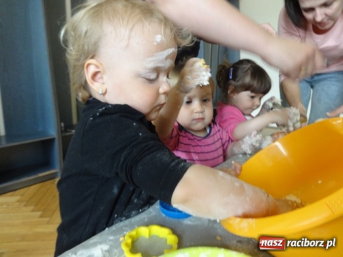 Zdjęcie w galerii na portalu naszraciborz.pl: Odkrywaj świat i korzystaj z jego oferty wiadomości z regionu