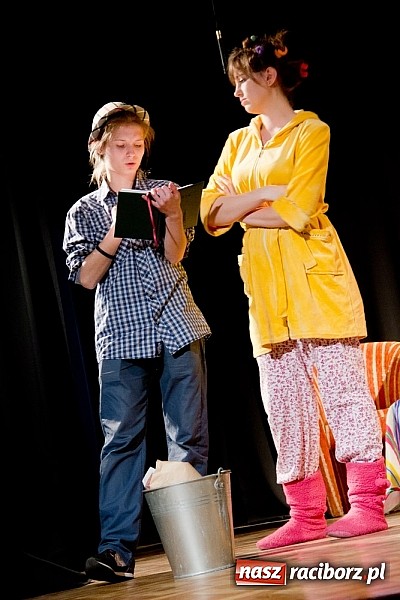 Zdjęcie w galerii na portalu naszraciborz.pl: Maryna i Rozalia, czyli Wiejski spisek na deskach MDK wiadomości z regionu