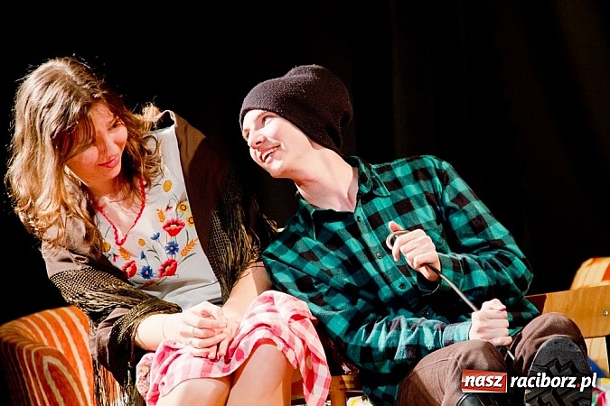 Zdjęcie w galerii na portalu naszraciborz.pl: Maryna i Rozalia, czyli Wiejski spisek na deskach MDK wiadomości z regionu