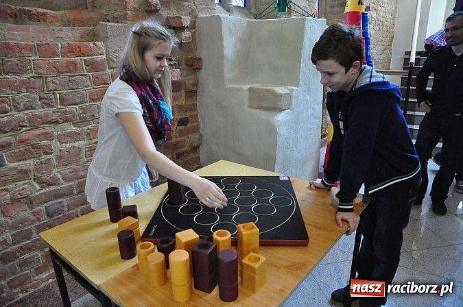 Zdjęcie w galerii na portalu naszraciborz.pl: Na zamku zagościli miłośnicy gier logicznych wiadomości z regionu