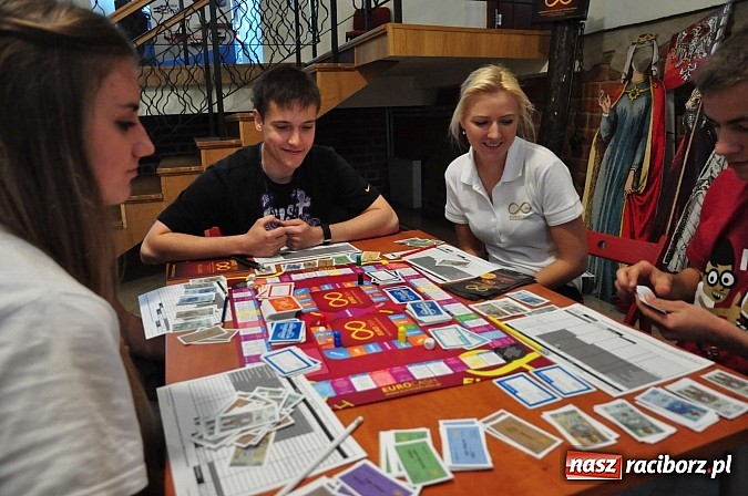 Zdjęcie w galerii na portalu naszraciborz.pl: Na zamku zagościli miłośnicy gier logicznych wiadomości z regionu