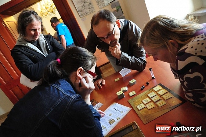 Zdjęcie w galerii na portalu naszraciborz.pl: Na zamku zagościli miłośnicy gier logicznych wiadomości z regionu