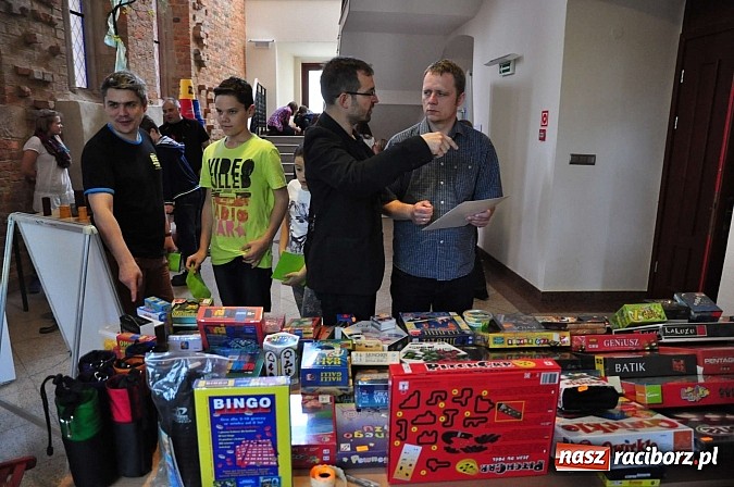 Zdjęcie w galerii na portalu naszraciborz.pl: Na zamku zagościli miłośnicy gier logicznych wiadomości z regionu