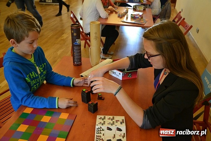 Zdjęcie w galerii na portalu naszraciborz.pl: Na zamku zagościli miłośnicy gier logicznych wiadomości z regionu