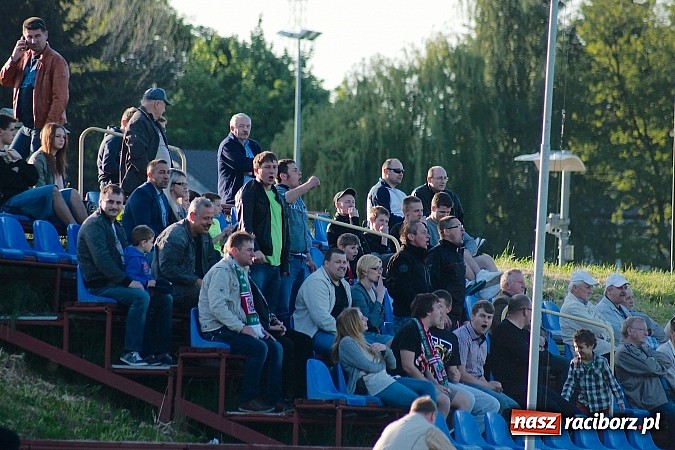 Zdjęcie w galerii na portalu naszraciborz.pl: Ogromny pech KS Rafako. Turza wbiła gola w 96.minucie! wiadomości z regionu