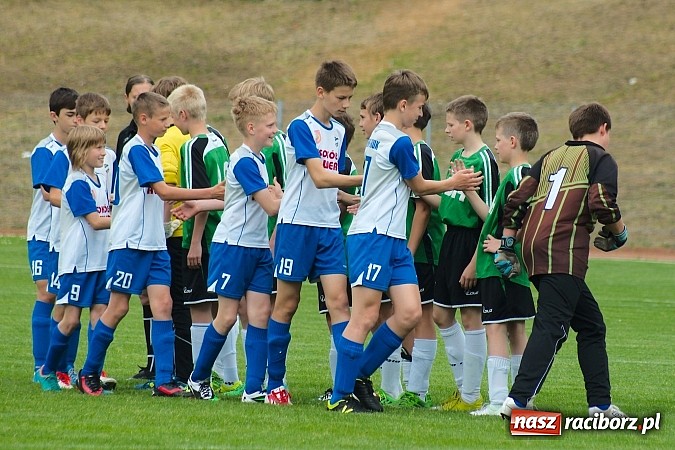 Zdjęcie w galerii na portalu naszraciborz.pl: ŚLT: Nerwowo przy Zamkowej. Pierwsze zwycięstwo trampkarzy Unii wiadomości z regionu