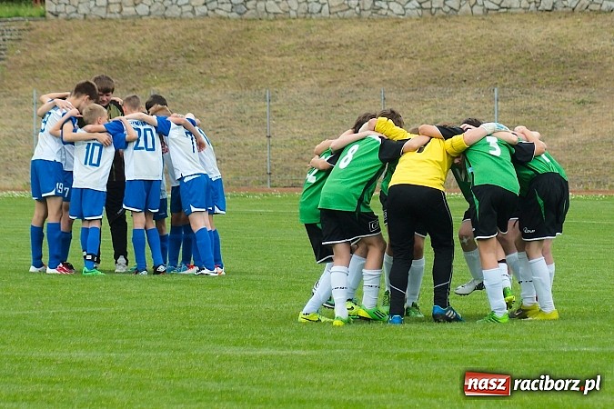 Zdjęcie w galerii na portalu naszraciborz.pl: ŚLT: Nerwowo przy Zamkowej. Pierwsze zwycięstwo trampkarzy Unii wiadomości z regionu