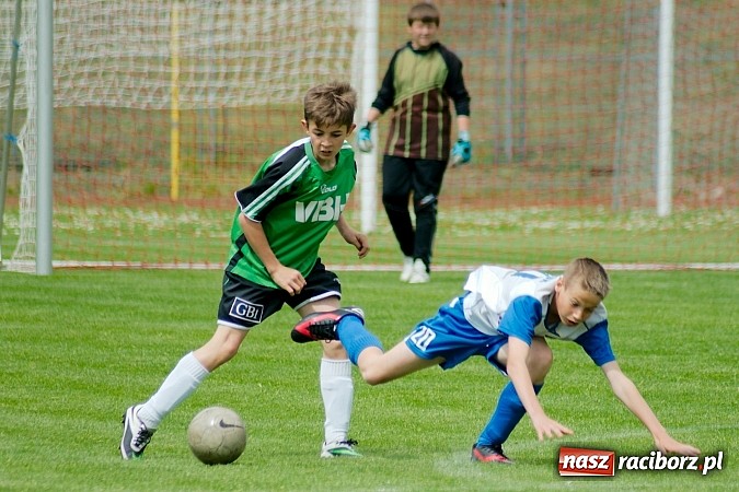 Zdjęcie w galerii na portalu naszraciborz.pl: ŚLT: Nerwowo przy Zamkowej. Pierwsze zwycięstwo trampkarzy Unii wiadomości z regionu