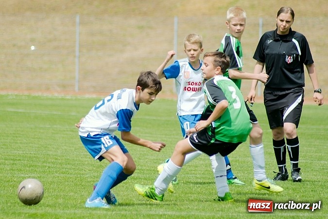 Zdjęcie w galerii na portalu naszraciborz.pl: ŚLT: Nerwowo przy Zamkowej. Pierwsze zwycięstwo trampkarzy Unii wiadomości z regionu