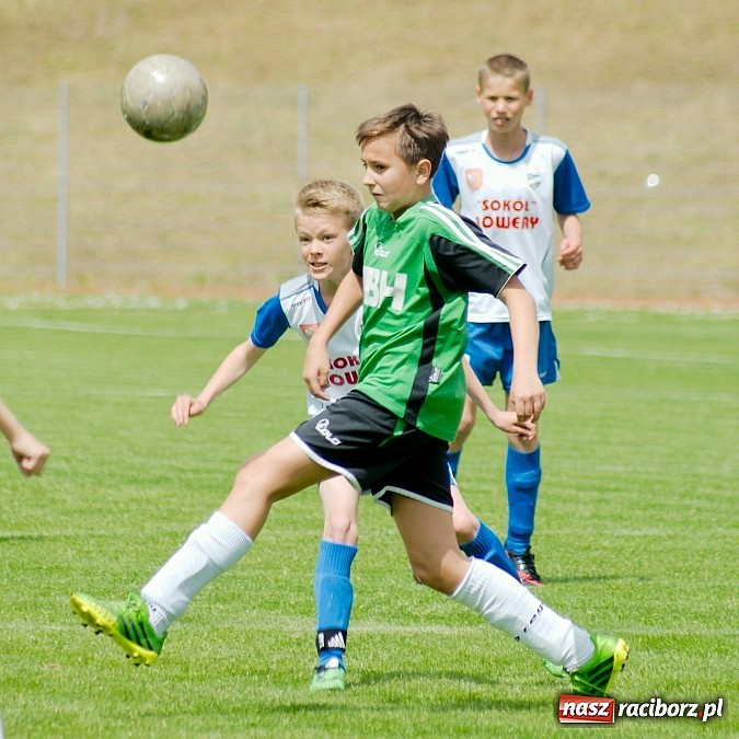 Zdjęcie w galerii na portalu naszraciborz.pl: ŚLT: Nerwowo przy Zamkowej. Pierwsze zwycięstwo trampkarzy Unii wiadomości z regionu