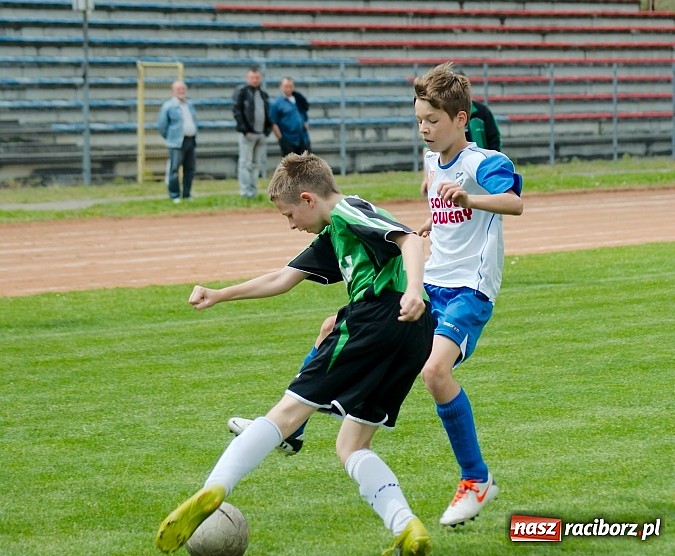 Zdjęcie w galerii na portalu naszraciborz.pl: ŚLT: Nerwowo przy Zamkowej. Pierwsze zwycięstwo trampkarzy Unii wiadomości z regionu