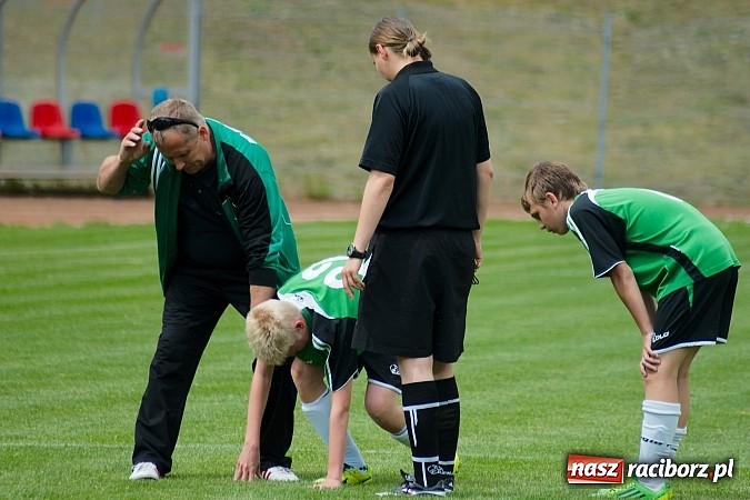 Zdjęcie w galerii na portalu naszraciborz.pl: ŚLT: Nerwowo przy Zamkowej. Pierwsze zwycięstwo trampkarzy Unii wiadomości z regionu
