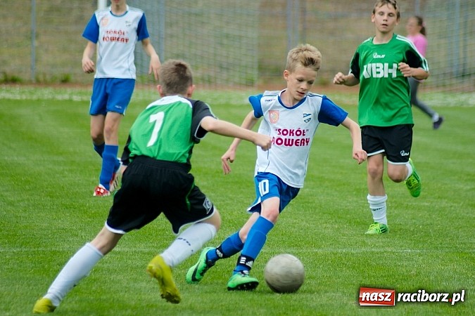 Zdjęcie w galerii na portalu naszraciborz.pl: ŚLT: Nerwowo przy Zamkowej. Pierwsze zwycięstwo trampkarzy Unii wiadomości z regionu