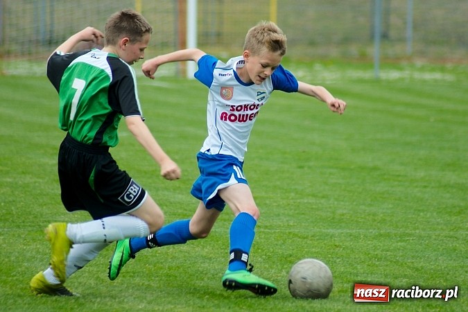 Zdjęcie w galerii na portalu naszraciborz.pl: ŚLT: Nerwowo przy Zamkowej. Pierwsze zwycięstwo trampkarzy Unii wiadomości z regionu