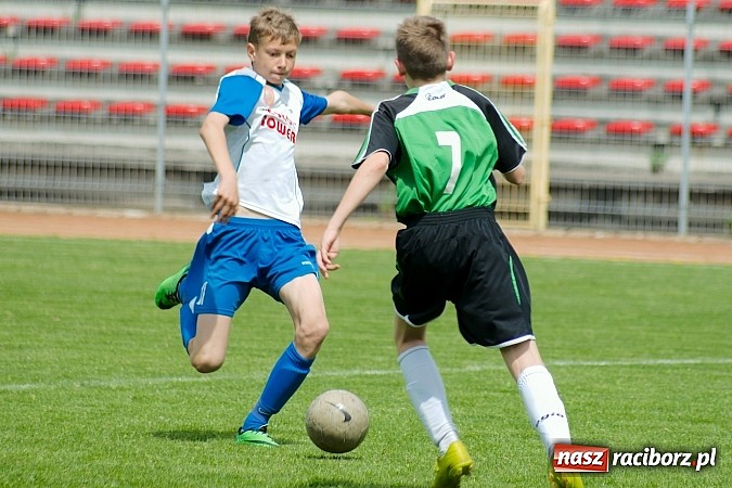 Zdjęcie w galerii na portalu naszraciborz.pl: ŚLT: Nerwowo przy Zamkowej. Pierwsze zwycięstwo trampkarzy Unii wiadomości z regionu