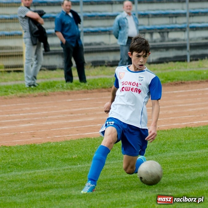 Zdjęcie w galerii na portalu naszraciborz.pl: ŚLT: Nerwowo przy Zamkowej. Pierwsze zwycięstwo trampkarzy Unii wiadomości z regionu