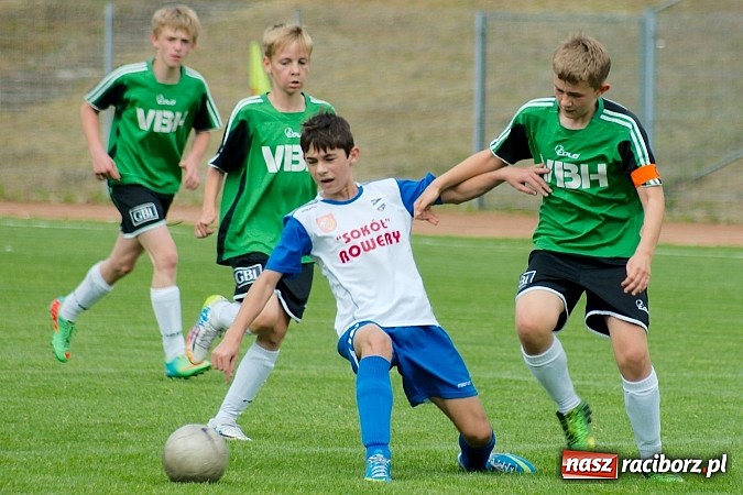 Zdjęcie w galerii na portalu naszraciborz.pl: ŚLT: Nerwowo przy Zamkowej. Pierwsze zwycięstwo trampkarzy Unii wiadomości z regionu