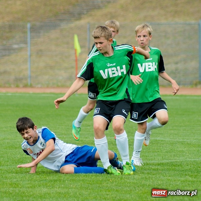 Zdjęcie w galerii na portalu naszraciborz.pl: ŚLT: Nerwowo przy Zamkowej. Pierwsze zwycięstwo trampkarzy Unii wiadomości z regionu