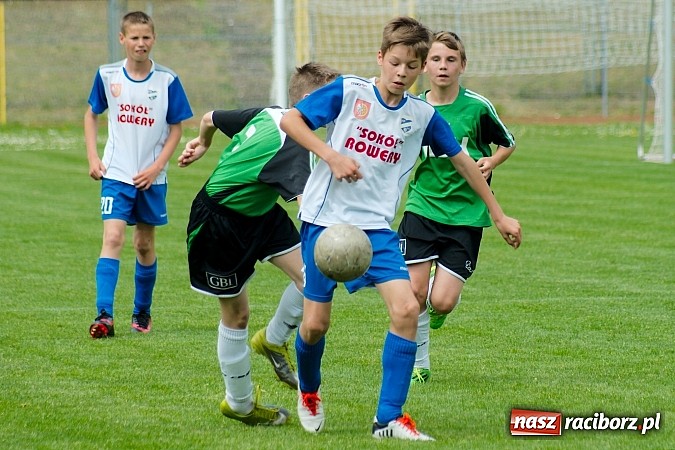 Zdjęcie w galerii na portalu naszraciborz.pl: ŚLT: Nerwowo przy Zamkowej. Pierwsze zwycięstwo trampkarzy Unii wiadomości z regionu