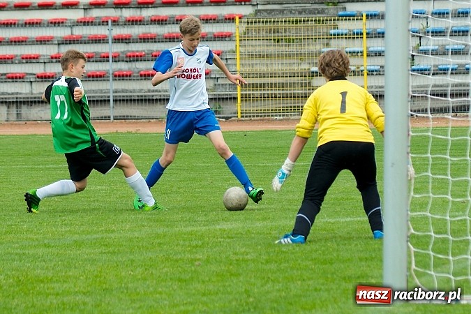 Zdjęcie w galerii na portalu naszraciborz.pl: ŚLT: Nerwowo przy Zamkowej. Pierwsze zwycięstwo trampkarzy Unii wiadomości z regionu