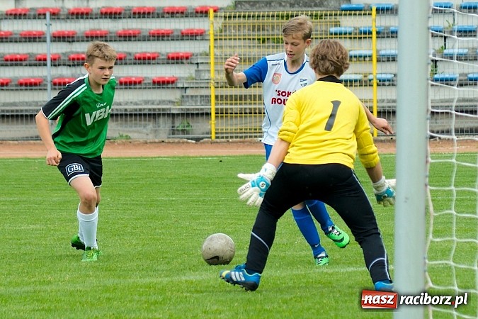 Zdjęcie w galerii na portalu naszraciborz.pl: ŚLT: Nerwowo przy Zamkowej. Pierwsze zwycięstwo trampkarzy Unii wiadomości z regionu