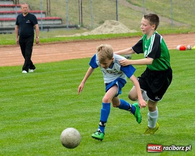 Zdjęcie w galerii na portalu naszraciborz.pl: ŚLT: Nerwowo przy Zamkowej. Pierwsze zwycięstwo trampkarzy Unii wiadomości z regionu
