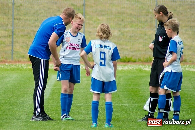 Zdjęcie w galerii na portalu naszraciborz.pl: ŚLT: Nerwowo przy Zamkowej. Pierwsze zwycięstwo trampkarzy Unii wiadomości z regionu