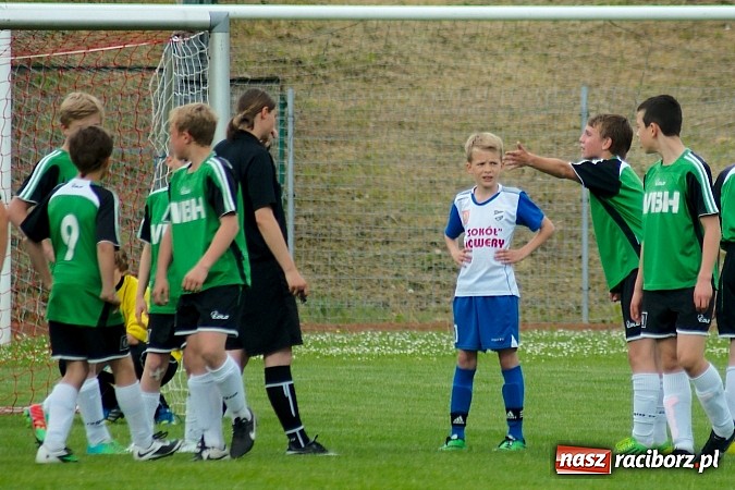 Zdjęcie w galerii na portalu naszraciborz.pl: ŚLT: Nerwowo przy Zamkowej. Pierwsze zwycięstwo trampkarzy Unii wiadomości z regionu