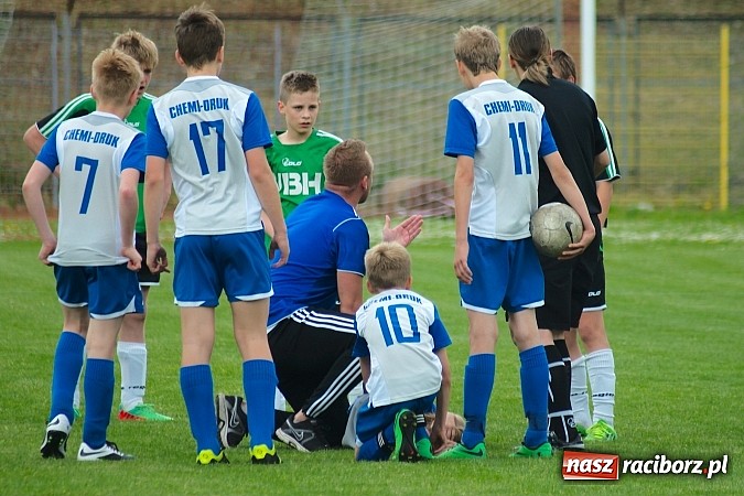 Zdjęcie w galerii na portalu naszraciborz.pl: ŚLT: Nerwowo przy Zamkowej. Pierwsze zwycięstwo trampkarzy Unii wiadomości z regionu