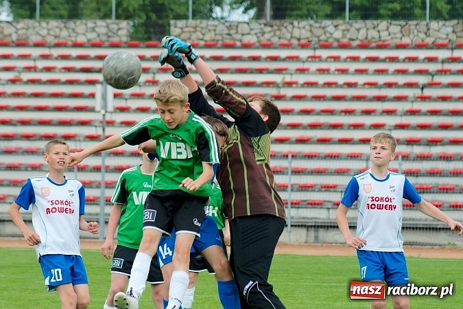 Zdjęcie w galerii na portalu naszraciborz.pl: ŚLT: Nerwowo przy Zamkowej. Pierwsze zwycięstwo trampkarzy Unii wiadomości z regionu