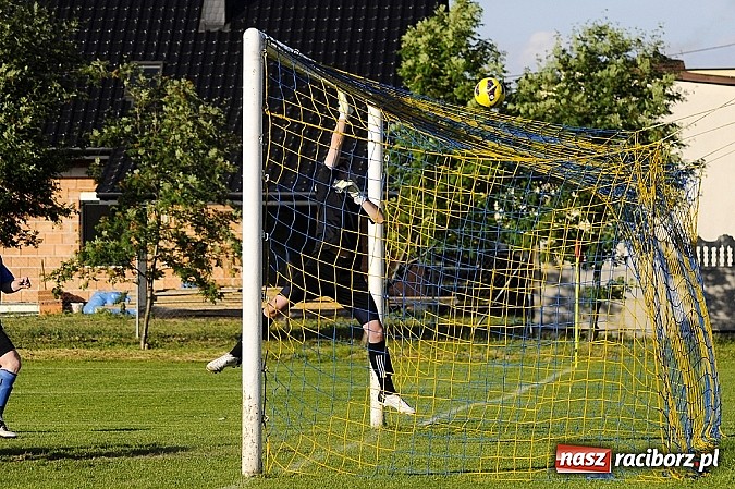 Zdjęcie w galerii na portalu naszraciborz.pl: Dzięwięć bramek i pogrom w Krzyżanowicach wiadomości z regionu