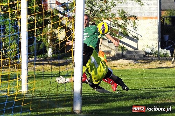 Zdjęcie w galerii na portalu naszraciborz.pl: Dzięwięć bramek i pogrom w Krzyżanowicach wiadomości z regionu