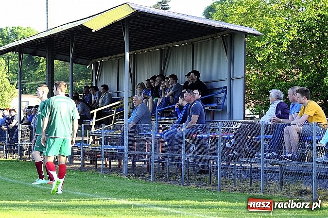 Zdjęcie w galerii na portalu naszraciborz.pl: Dzięwięć bramek i pogrom w Krzyżanowicach wiadomości z regionu