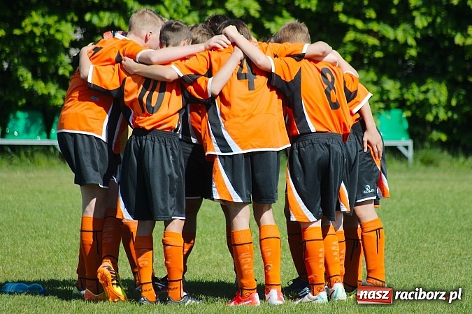 Zdjęcie w galerii na portalu naszraciborz.pl: Mendel goli w starciu Płoni z Raszczycami wiadomości z regionu