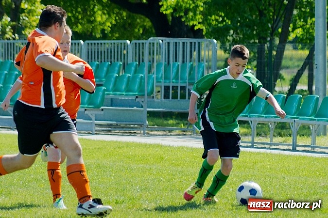 Zdjęcie w galerii na portalu naszraciborz.pl: Mendel goli w starciu Płoni z Raszczycami wiadomości z regionu