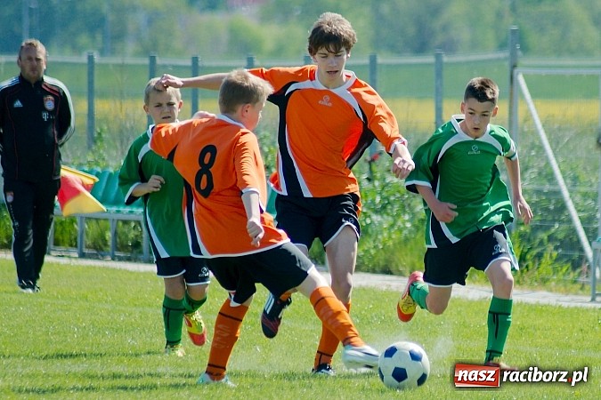 Zdjęcie w galerii na portalu naszraciborz.pl: Mendel goli w starciu Płoni z Raszczycami wiadomości z regionu