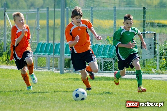 Zdjęcie w galerii na portalu naszraciborz.pl: Mendel goli w starciu Płoni z Raszczycami wiadomości z regionu