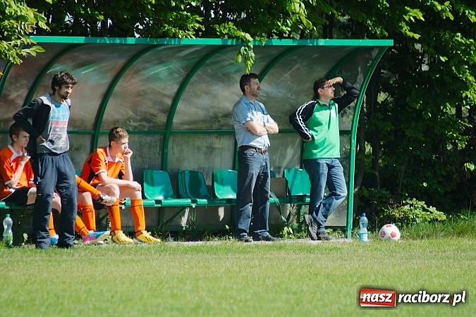 Zdjęcie w galerii na portalu naszraciborz.pl: Mendel goli w starciu Płoni z Raszczycami wiadomości z regionu