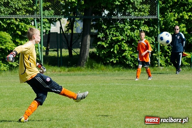 Zdjęcie w galerii na portalu naszraciborz.pl: Mendel goli w starciu Płoni z Raszczycami wiadomości z regionu