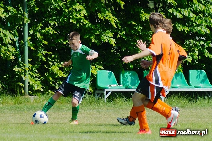 Zdjęcie w galerii na portalu naszraciborz.pl: Mendel goli w starciu Płoni z Raszczycami wiadomości z regionu