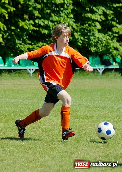 Zdjęcie w galerii na portalu naszraciborz.pl: Mendel goli w starciu Płoni z Raszczycami wiadomości z regionu