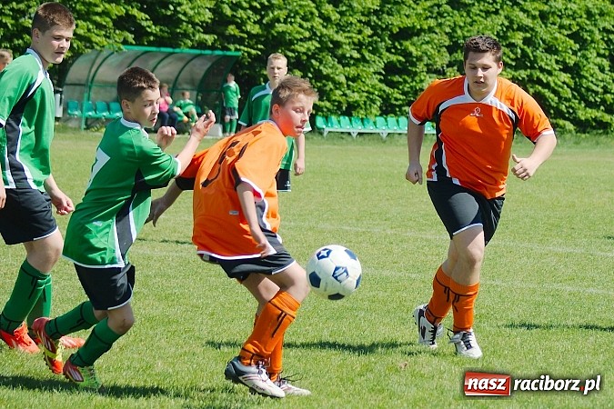 Zdjęcie w galerii na portalu naszraciborz.pl: Mendel goli w starciu Płoni z Raszczycami wiadomości z regionu