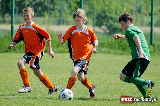 Zdjęcie w galerii na portalu naszraciborz.pl: Mendel goli w starciu Płoni z Raszczycami wiadomości z regionu